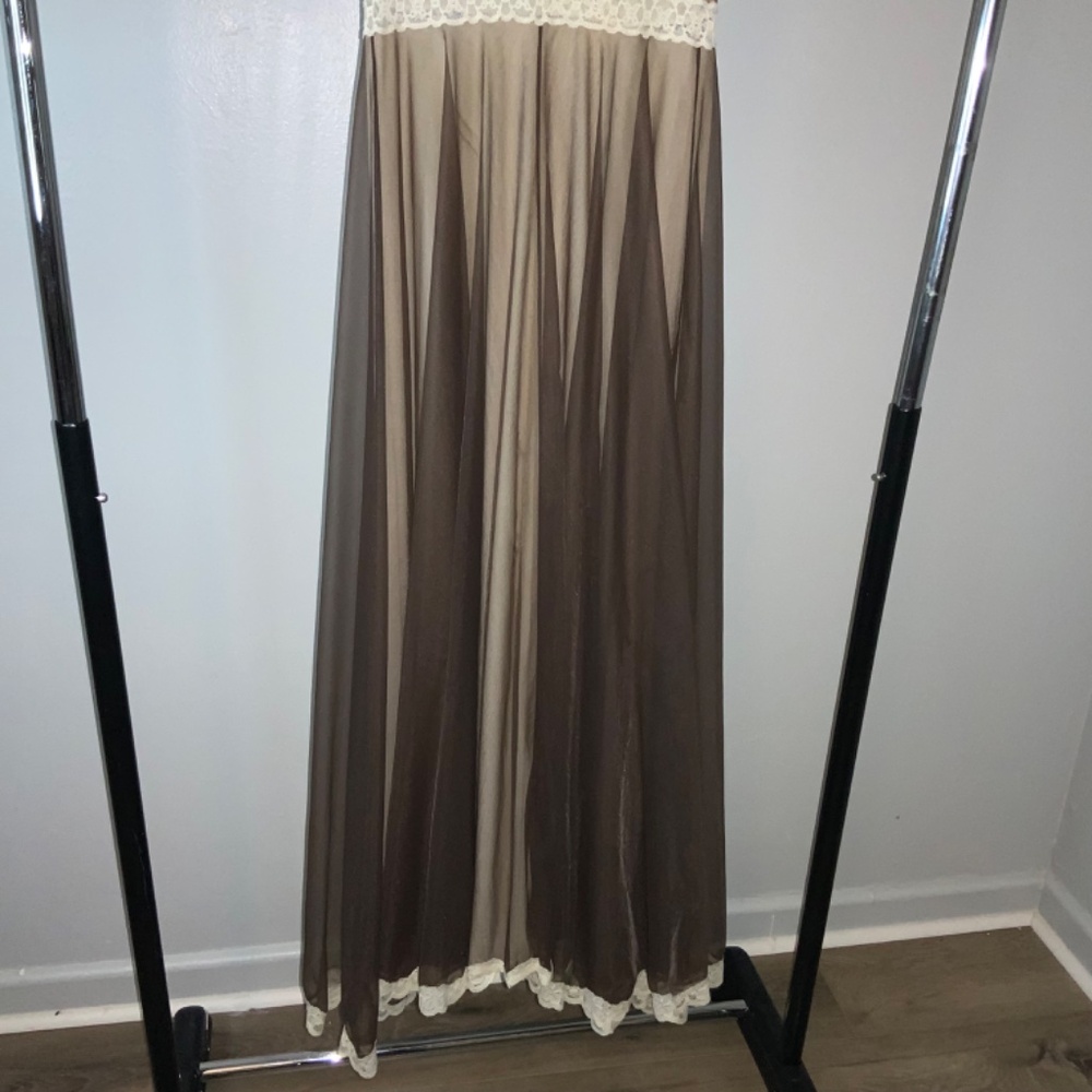 Elegant Lace Trimmed Brown Nightgown Sz Med - Picture 6 of 11